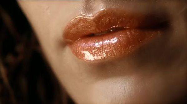 Джей Ло в рекламе блеска для губ