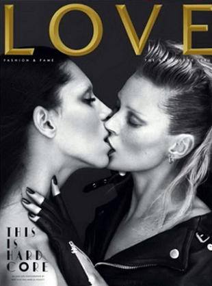 Девушки целуются на обложке Love