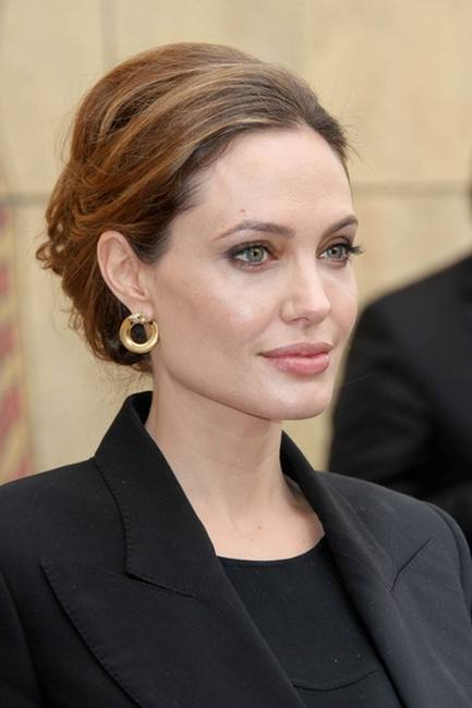Очень простой наряд Анджелины Джоли