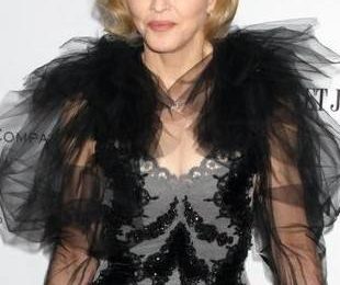 Мадонна в платье от Marchesa