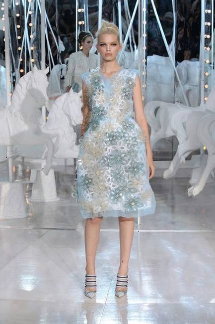 Платье Louis Vuitton на обложке Vogue