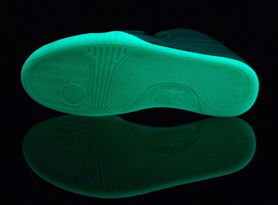Кани Вест спроектировал обувь для Nike