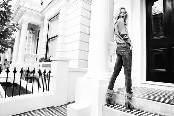Рекламная фотосессия Кейт Мосс для Liu Jo Jeans