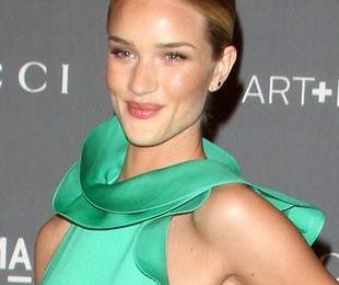 Рози Хантингтон-Уайтли в зеленом платье Gucci