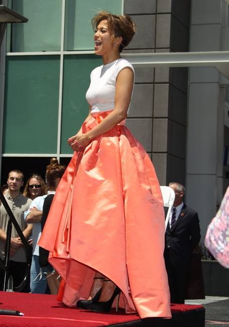 Дженнифер Лопес в феноменальной юбке Dior