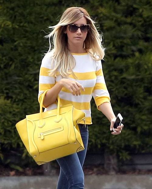 Эшли Тисдейл в двух стилизаций и сумкой Céline
