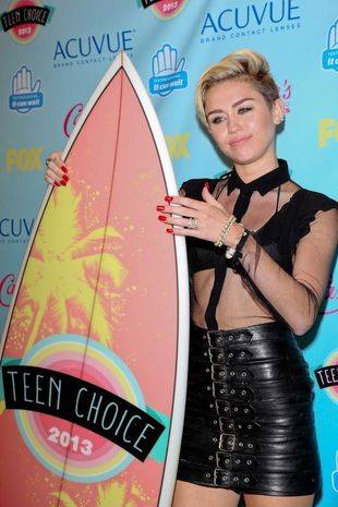 Майли Сайрус в Saint Laurent на Teen Choice Awards
