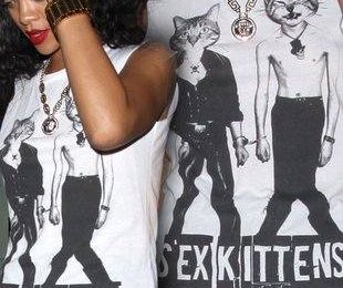 Сексуальные котята на футболке Рианны