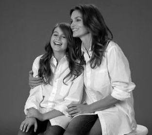 Синди Кроуфорд рекламирует одежду вместе с дочерью