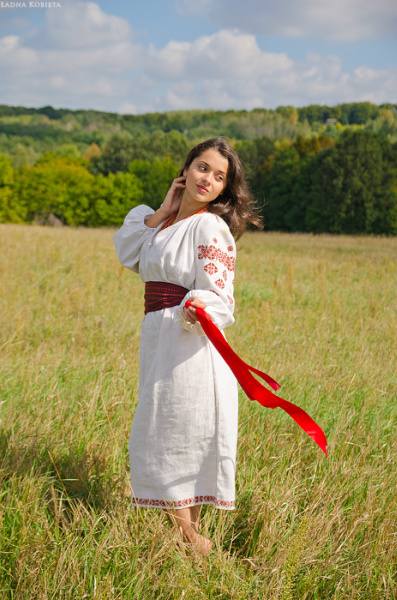 Вышиванки - основной элемент традиционного костюма украинок