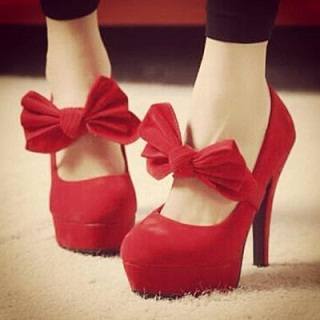 Стоит ли покупать обувь красного цвета?