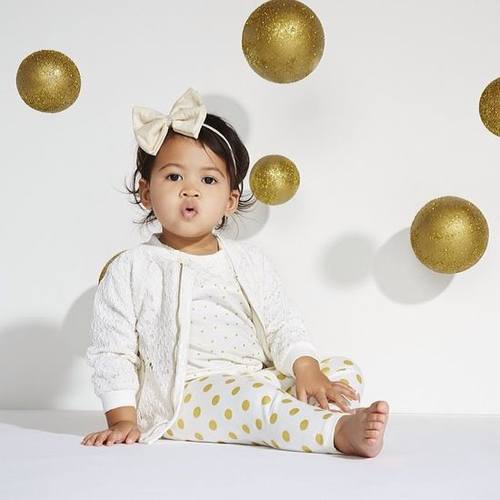 Кардашян выпустила коллекцию одежды для новорожденных