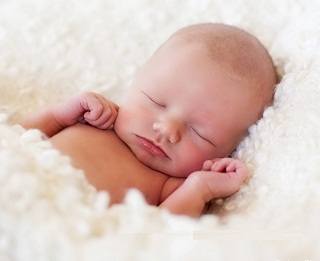 Как заставить новорожденного спать?