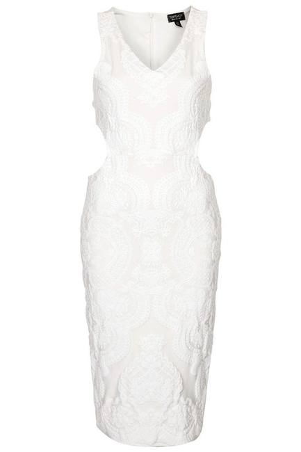 Сексуальная София Вергара в белом кружевном платье