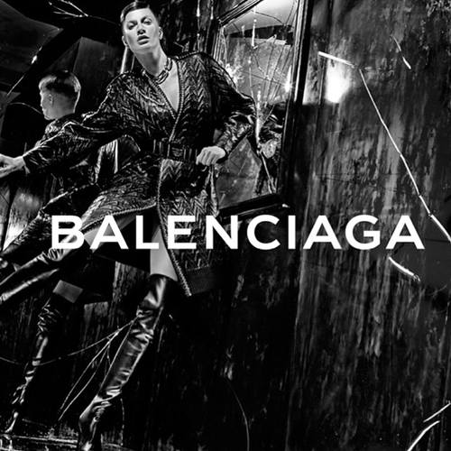 Жизель Бундхен побрила часть головы для Balenciaga 