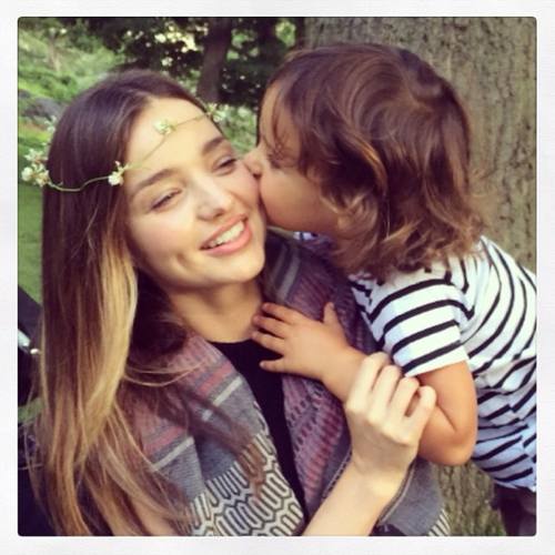 Миранда Керр - самая красивая мама на Instagram? 